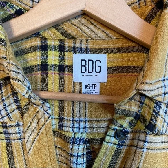 BDG black and gold oversized fit flannel - Picture 4 of 4